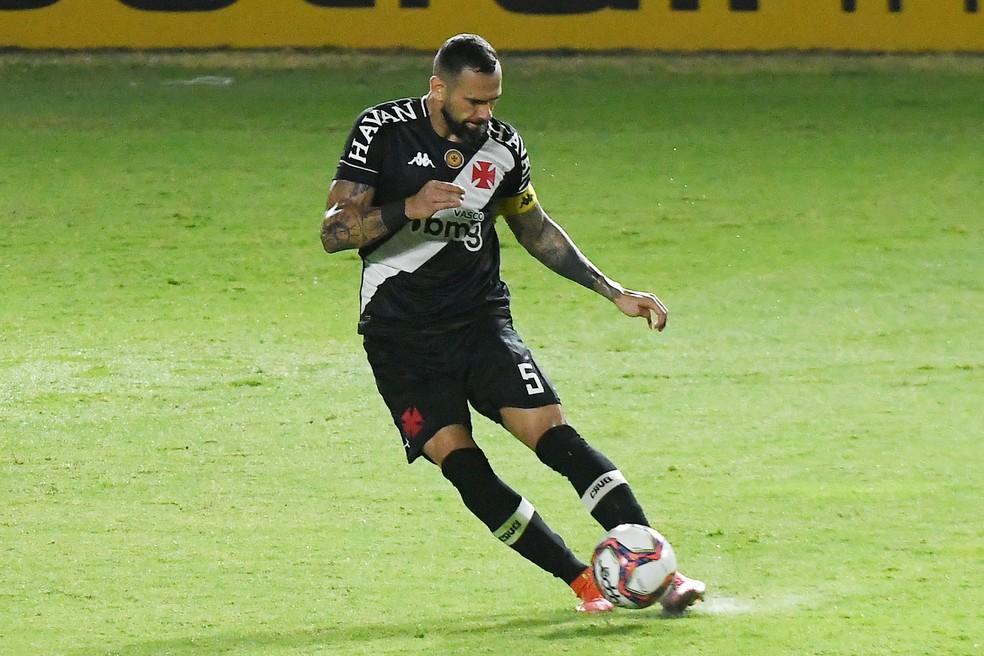 Com lesão na posterior da coxa direita, Castan deve desfalcar Vasco de três a quatro semanas