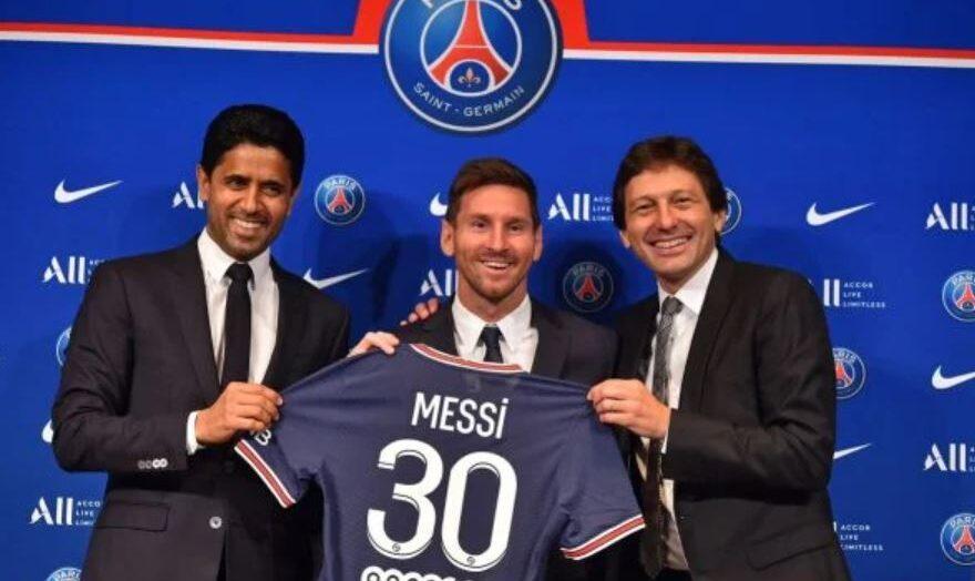 “Estou no lugar certo para continuar ganhando”, diz Messi, em apresentação no PSG