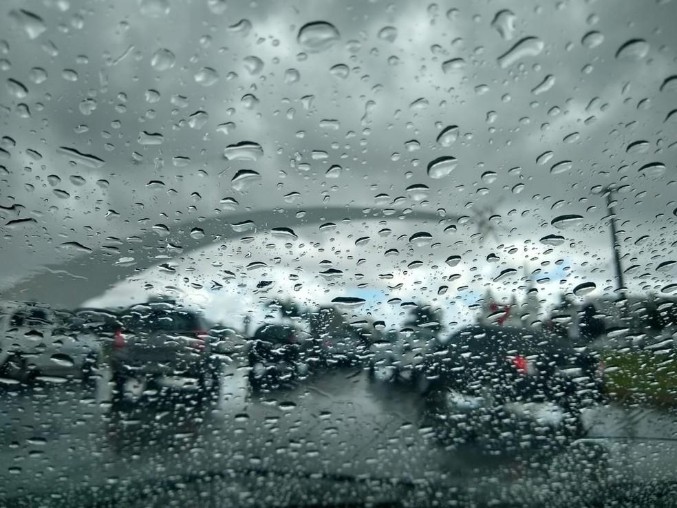 Inmet alerta para chuvas intensas em Natal e mais 32 cidades do RN