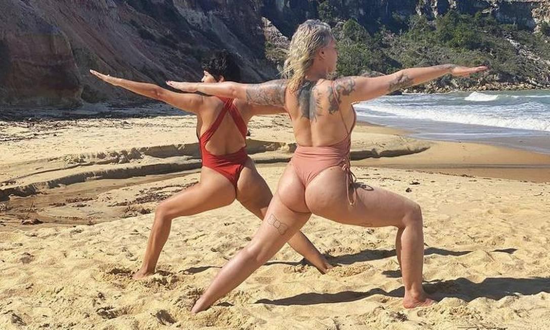 IZA fotografa ex-BBB de fio-dental, que ganha elogios: 'Que abundância'