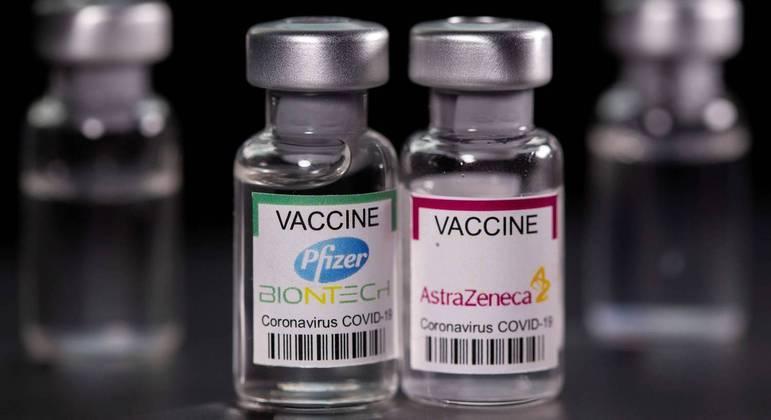 Pfizer perde eficácia mais rápido que AstraZeneca contra Delta