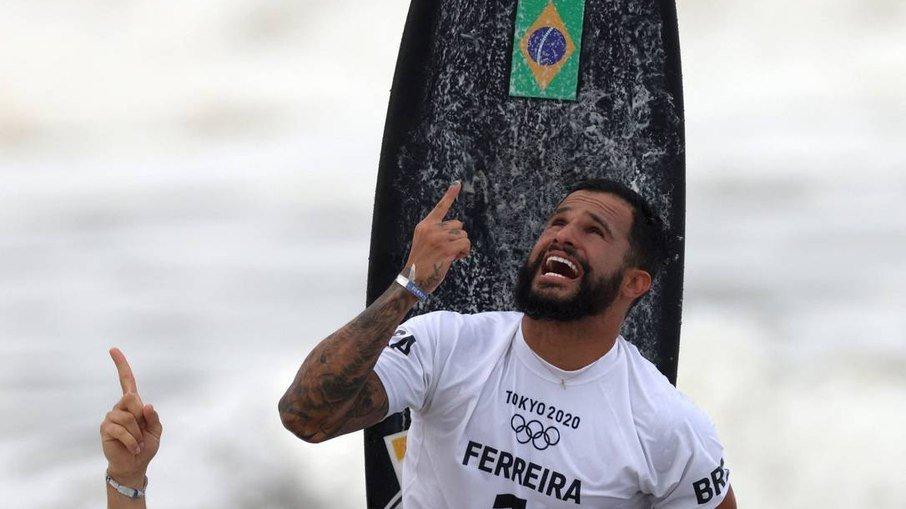 Surfista potiguar Italo Ferreira ganha homenagem em Baía Formosa  Saiba mais em: https://agorarn.com.br/ultimas/surfista-potiguar-