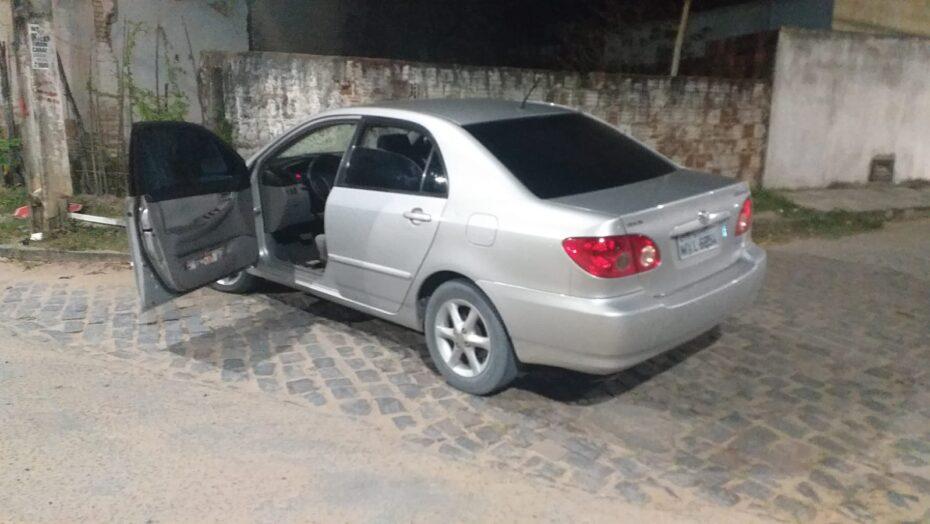Homem é feito de refém após arrastão e roubo de veículos na Grande Natal