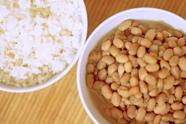 Para quem não sabe, é importante deixar o feijão de molho na água por 8 a 12 horas antes do cozimento
