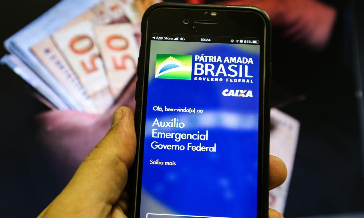 Trabalhadores nascidos em março podem sacar auxílio emergencial nesta sexta-feira