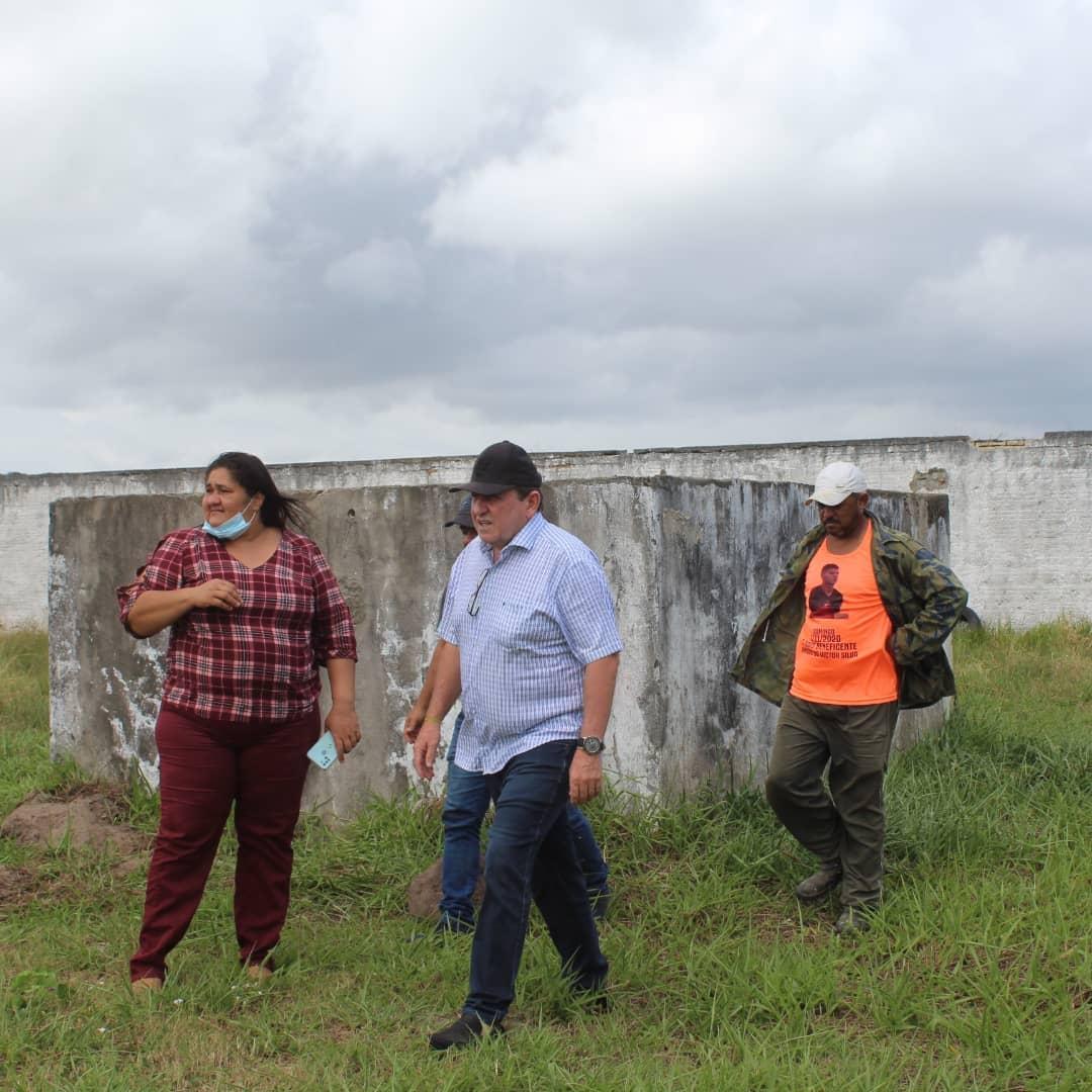 PREFEITO ANTONIO FREIRE FAZ VISITA AO OZITÃO AO LADO DE VEREADORES PARA ANALISAR POSSÍVEIS SOLUÇÕES NO SISTEMA DE IRRIGAÇÃO