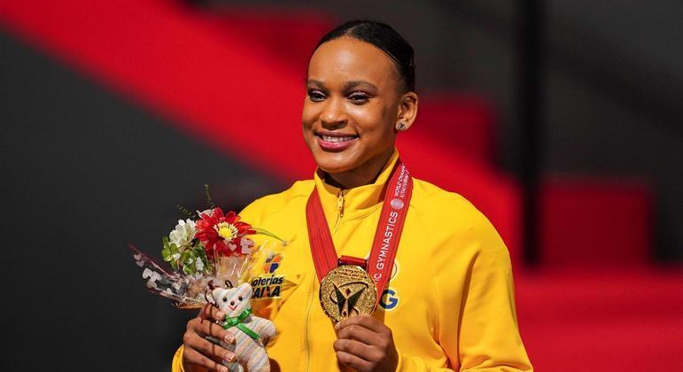 Rebeca Andrade conquista ouro no Mundial de ginástica