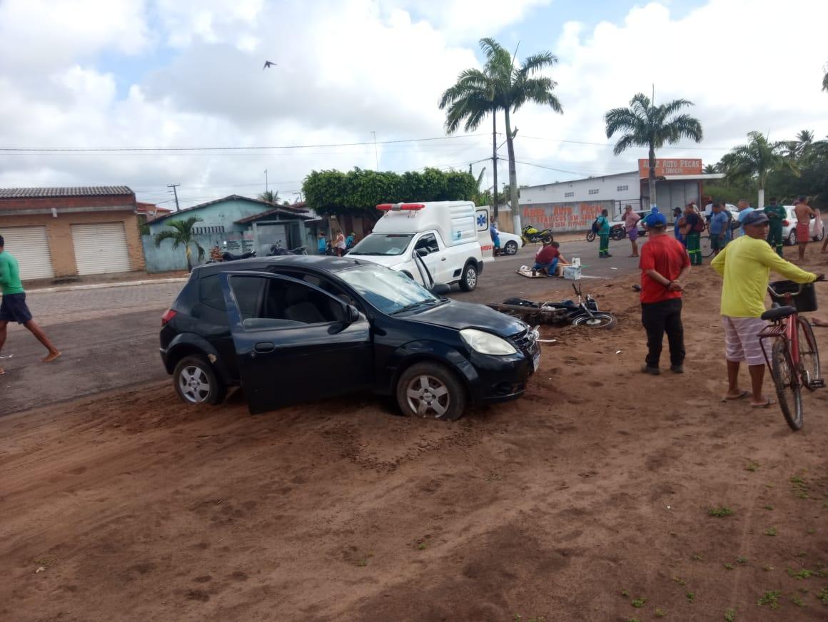 CONDUTOR E PASSAGEIRO DE MOTOCICLETA FICAM EM ESTADO GRAVE APÓS ACIDENTE NA CIDADE DE AREZ