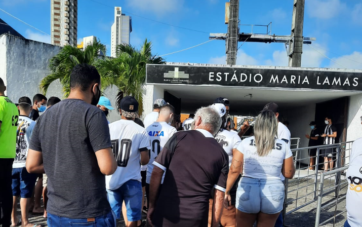 Sesap faz fiscalização em jogo do ABC e cobra cartão de vacinação contra a Covid