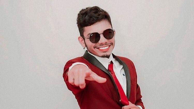 Cantor de forró morre em acidente de carro após shows; artistas lamentam