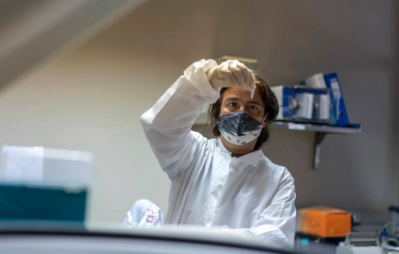 Conheça o caçador de variantes do coronavírus, brasileiro no top 10 dos cientistas da Nature
