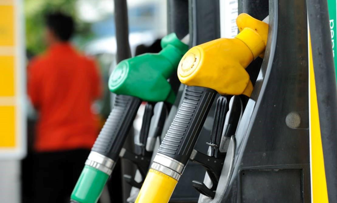 Gasolina, energia elétrica e gás confirmam a maior alta da ‘prévia’ da inflação em seis anos