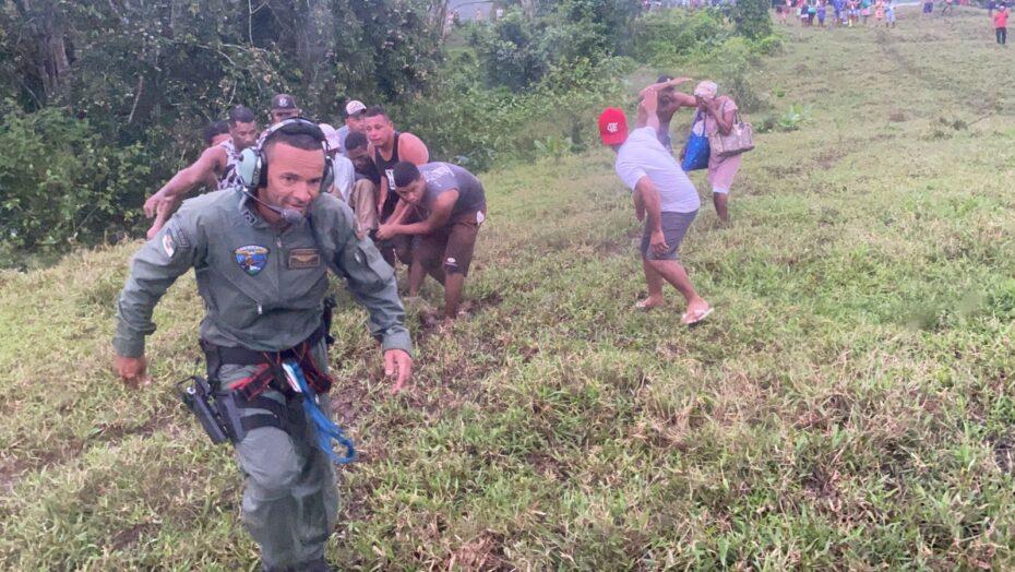 Há 2 dias na Bahia, equipe do RN já resgatou cadeirantes, enfermos e até militares ilhados