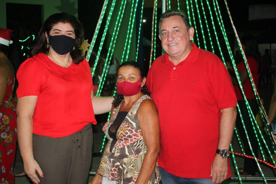 PREFEITO ANTÔNIO FREIRE PARTICIPOU NA NOITE DESTE DOMINGO (05), DO 2º CORTEJO NATALINO EM GEORGINO AVELINO