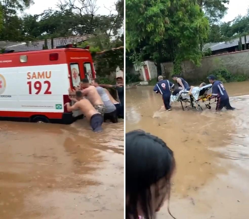 Ambulância fica presa em alagamento e paciente é transportado em maca por moradores;