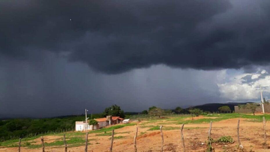 Chuvas elevam volume dos reservatórios e açude no interior do RN está próximo de encher