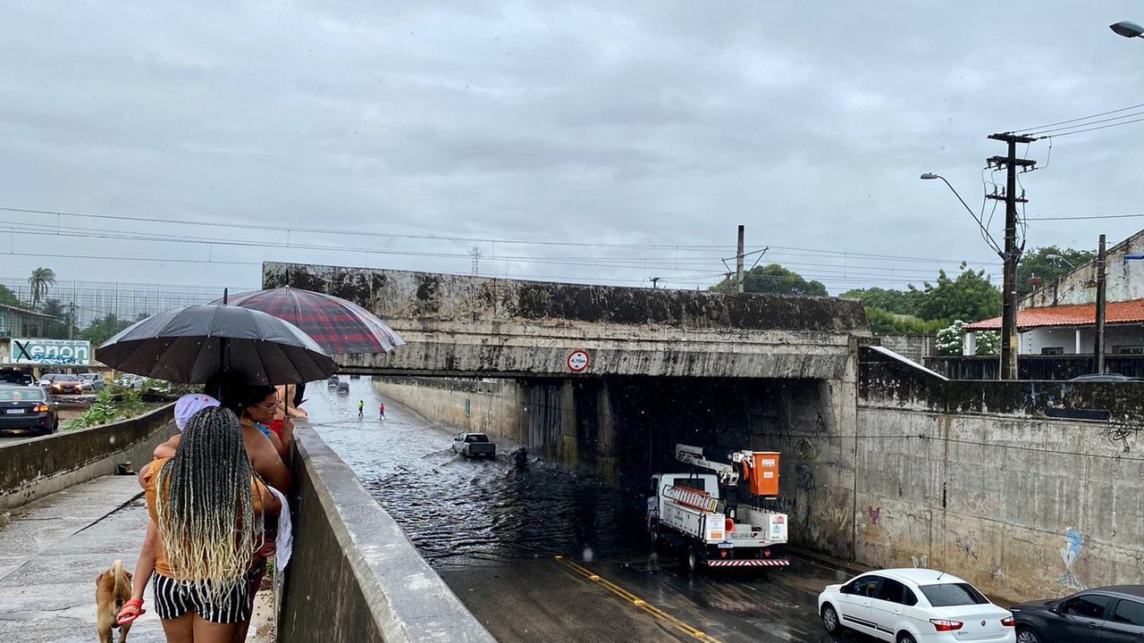 De queda de árvore a alagamentos, confira o resultado das chuvas em Fortaleza neste domingo (2)