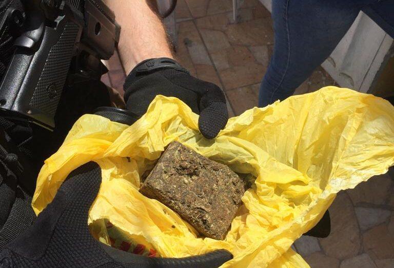 Homem com drogas dentro de sacola de supermercado é surpreendido pela polícia no RN
