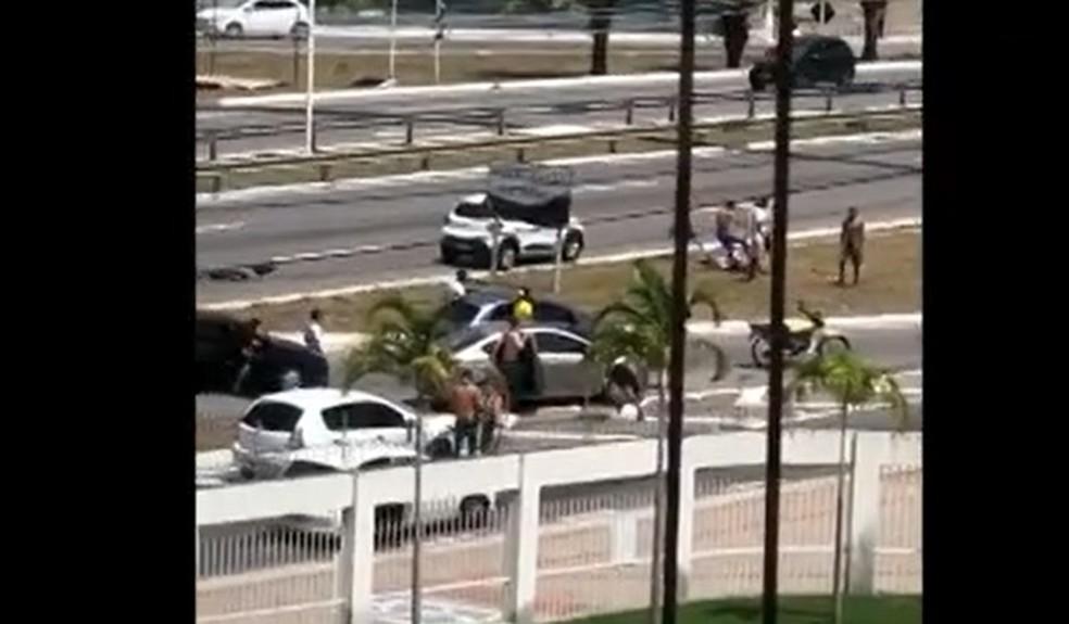 Homem é espancado em briga entre torcidas na BR-101 em Natal