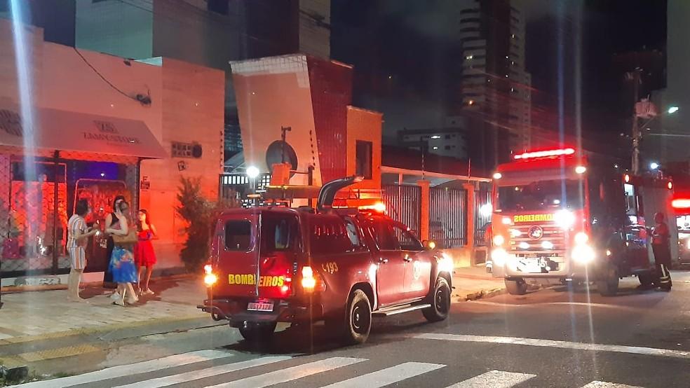 Incêndio atinge apartamento no 9º andar de prédio na Zona Sul de Natal