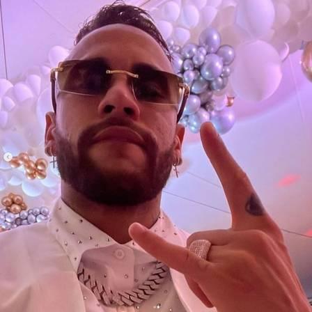 NEYMAR E BRUNA BIANCARDI PASSAM RÉVEILLON SEPARADOS APÓS NATAL JUNTOS; NÉYVEILLON TEVE GIL DO VIGOR E EX-AFFAIR