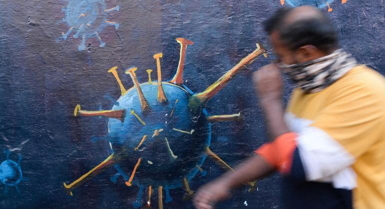 OMS acredita que pandemia não vai acabar só com as doses de reforço