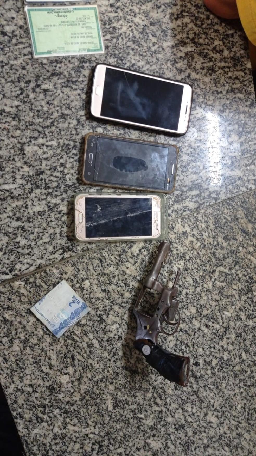 Suspeito de assalto morre e adolescente é apreendido após troca de tiros com a PM em Mossoró