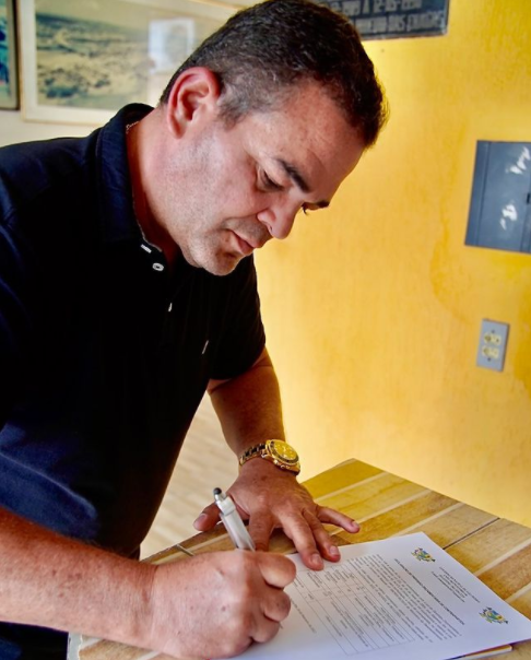 PREFEITO MIGUEL CABRAL ASSINA CONTRAPARTIDA FINANCEIRA PARA CONTINUIDADE DA CONSTRUÇÃO DO MIRANTE NO MONTE SANT'ANA