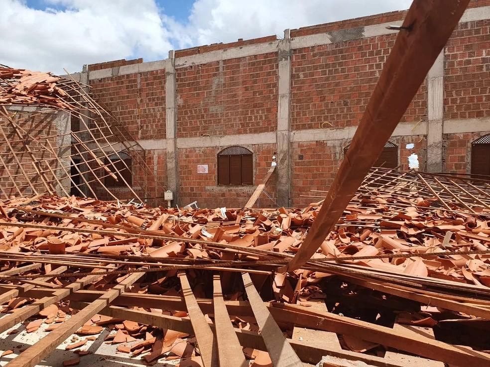 Teto de igreja em obra desaba em Mossoró