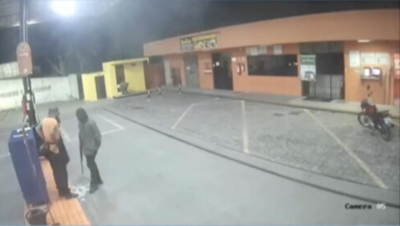 Bandidos explodem cofre de posto de combustíveis e levam dinheiro na Zona Oeste de Natal