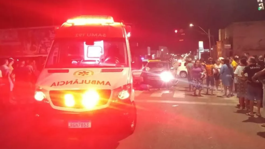 Motociclista de 27 anos avança sinal vermelho e colide frontalmente com carro em Mossoró