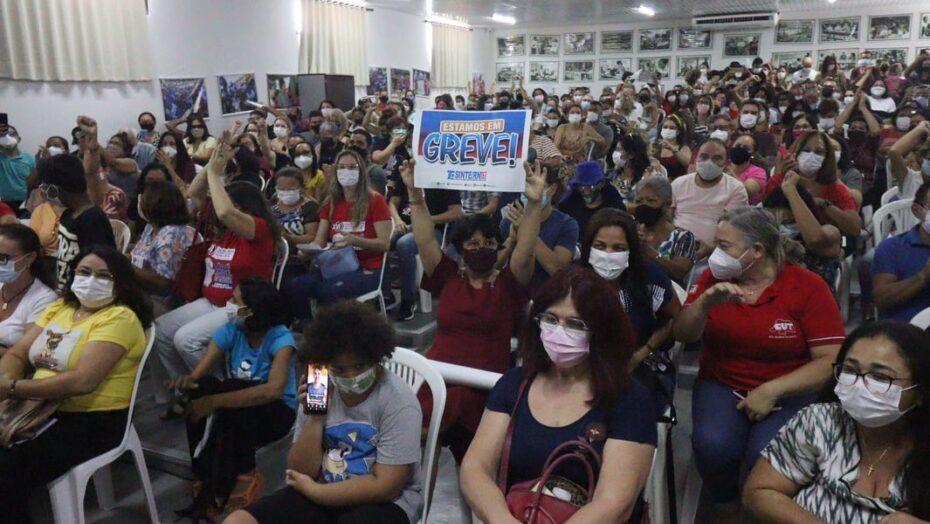 Professores de Natal iniciam greve e pedem aplicação do Piso Nacional