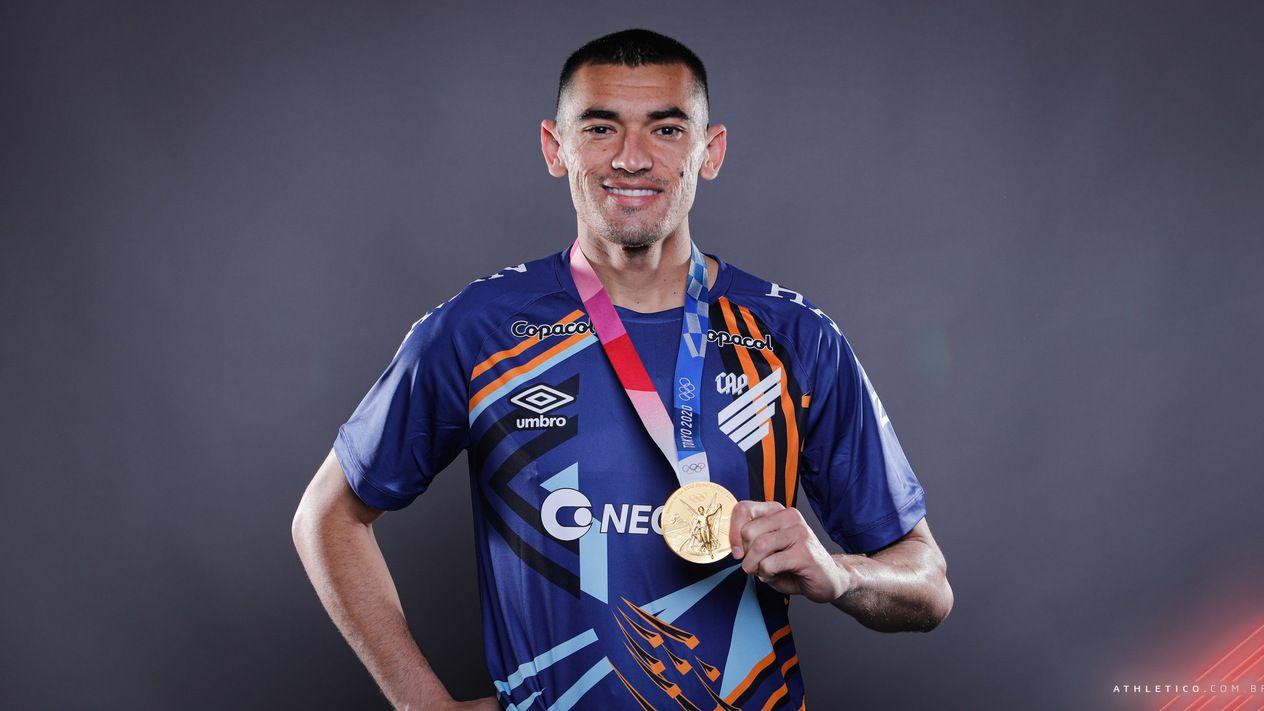 Santos é convocado após corte de Weverton para jogo da Seleção Brasileira contra Bolívia