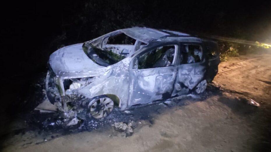 Homem é encontrado morto carbonizado dentro de veículo em região de mata na Grande Natal