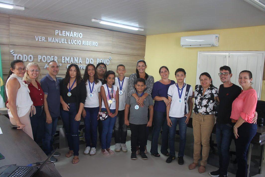 ALUNOS VENCEDORES DO CONCURSO DE REDAÇÃO E DESENHO RECEBEM PREMIAÇÕES
