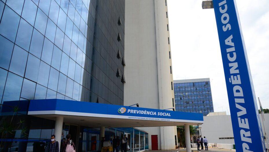 Após 52 dias em greve, médicos peritos do INSS voltam a trabalhar nesta segunda 23