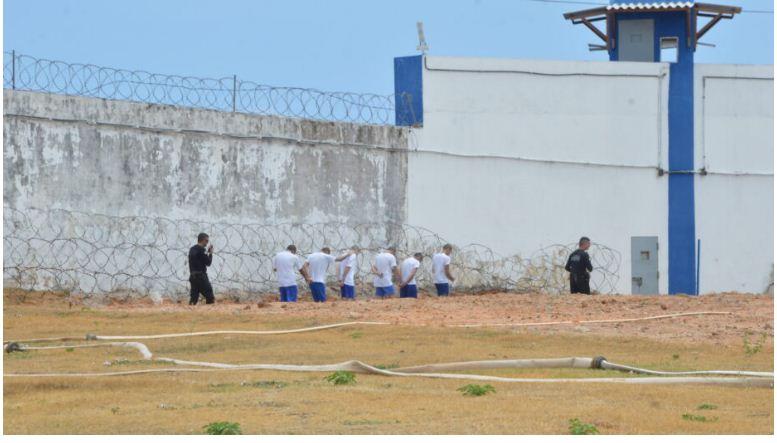 Força policial é acionada para conter princípio de tumulto na Penitenciária de Alcaçuz, na Grande Natal