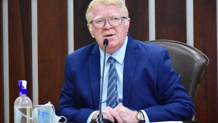 Justiça Eleitoral manda tirar outdoors de deputado por propaganda antecipada