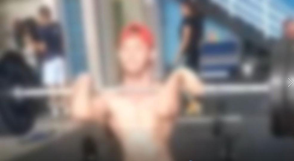 Atleta de crossfit é atingido por barra com peso durante exercício e vai passar por cirurgia; Imagens Fortes