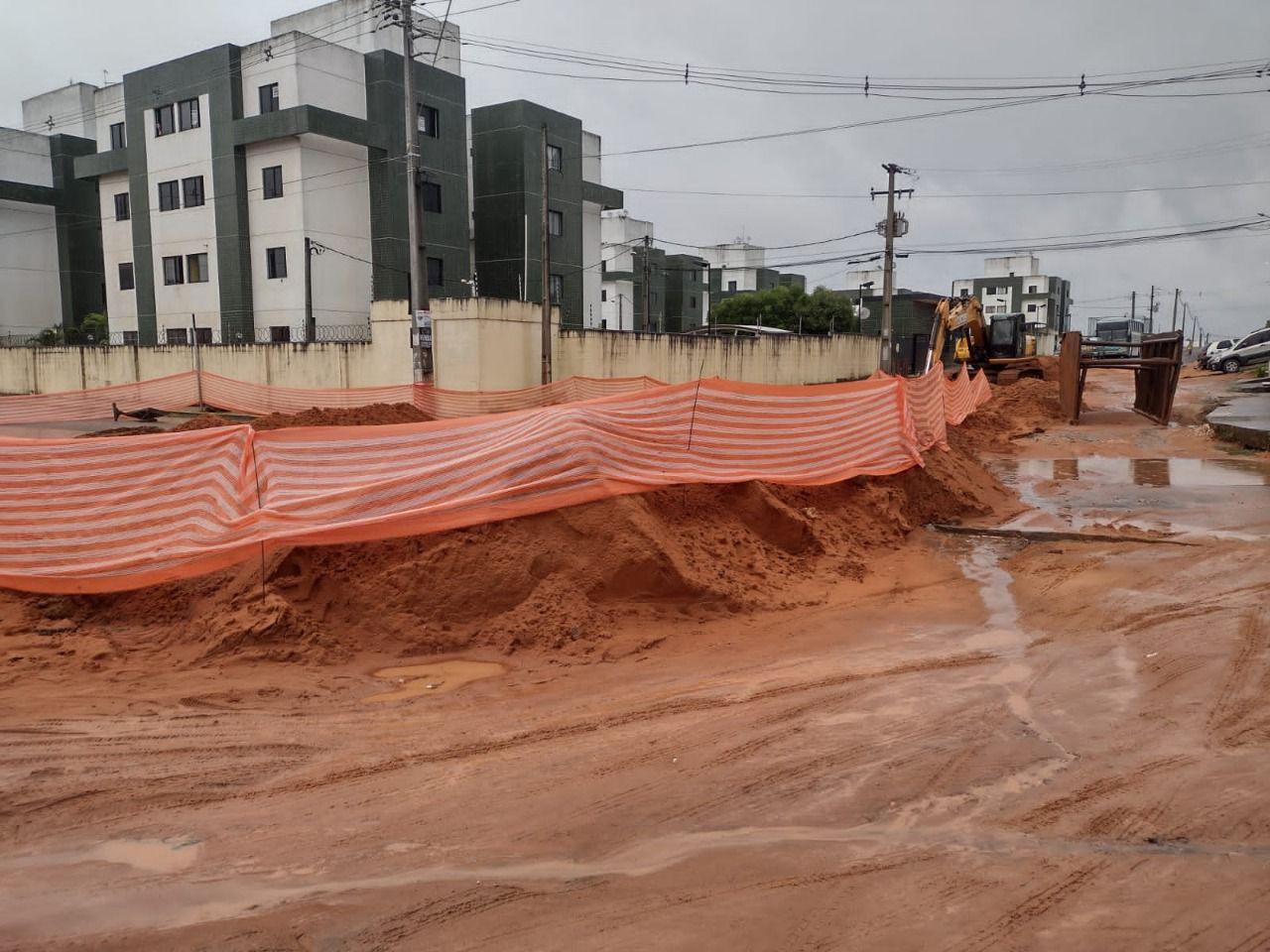 Caos: Após chuvas, desvio de obra no Planalto alaga e linhas de ônibus são afetadas