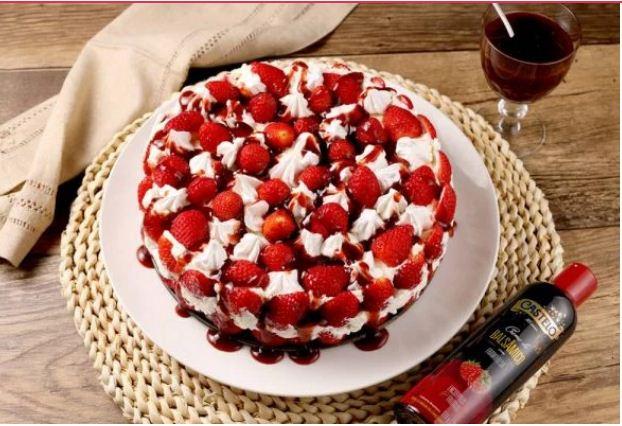 Dia dos Namorados: aprenda a fazer uma torta de suspiros com morangos
