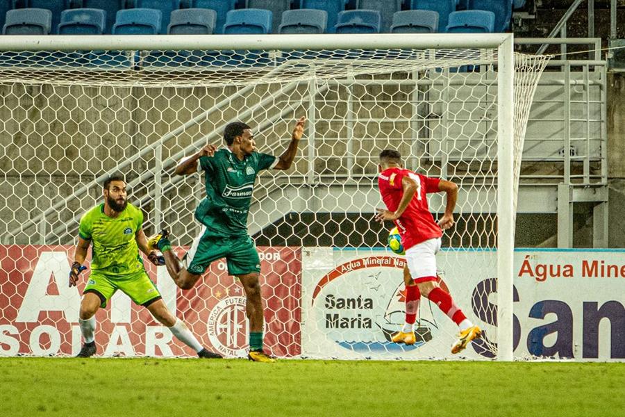 Feliz com retorno, Allef faz elogios a atuação do América