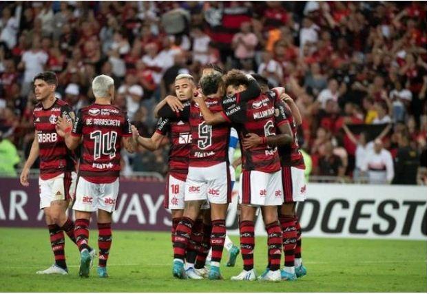 Flamengo enfrenta o América-MG para se reabilitar após derrotas
