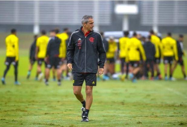 Flamengo quer bater Bragantino para aliviar pressão sobre técnico