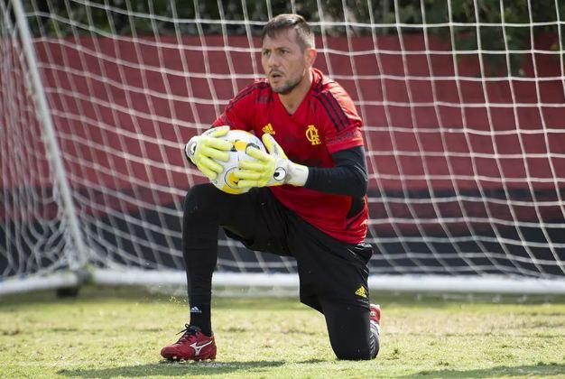 Flamengo x Fortaleza: Santos trabalha com bola pela primeira vez, e Diego Alves treina com o grupo