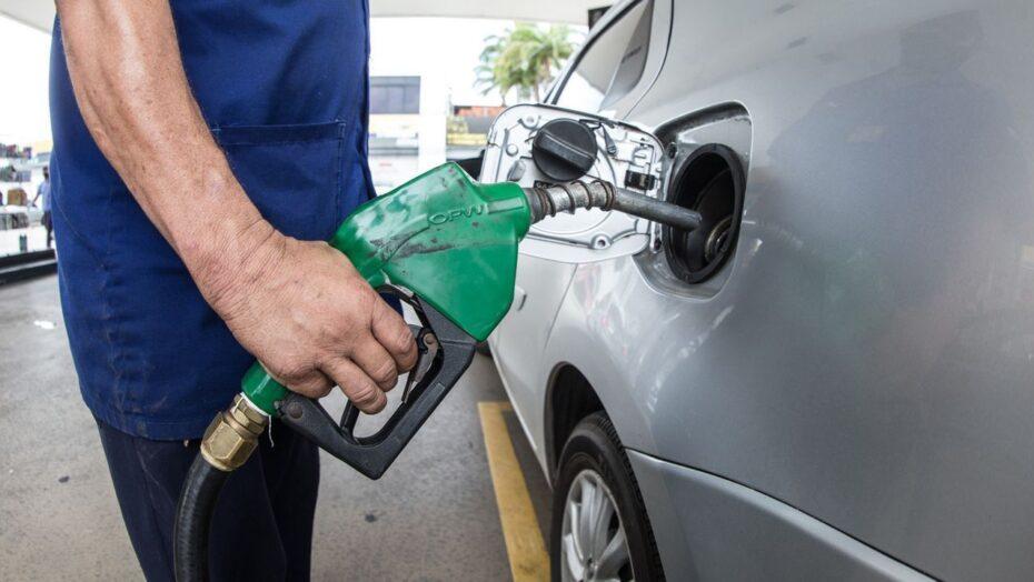 Gasolina volta a custar quase R$ 8,00 em Natal