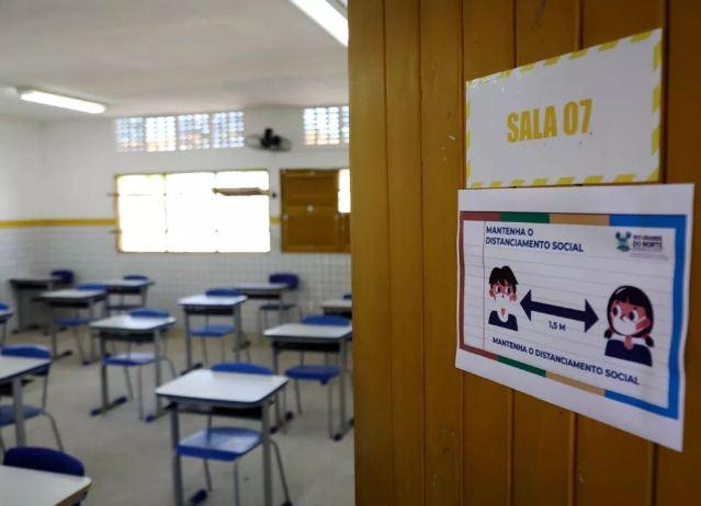 Governo do RN retoma obrigatoriedade do uso de máscaras em escolas estaduais