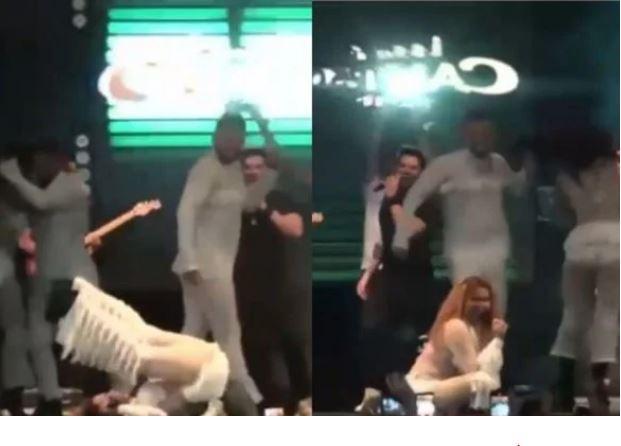 Joelma escorrega e cai no palco durante show na Bahia. Veja