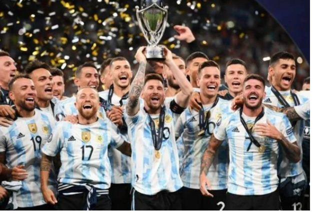 Messi supera Pelé em títulos após triunfo na Finalíssima