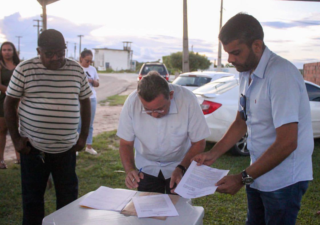 PREFEITO ASSINA AUTORIZAÇÃO PARA PAVIMENTAÇÃO DE RUAS PRÓXIMAS AO MIRANTE DE CARNAÚBA
